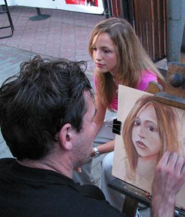Portrecista malarz podczas realizacji portretu na żywo