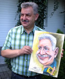 Karykatura polityka - Senator RP Kazimierz Kleina prezentuje swoją karykaturę maku-art